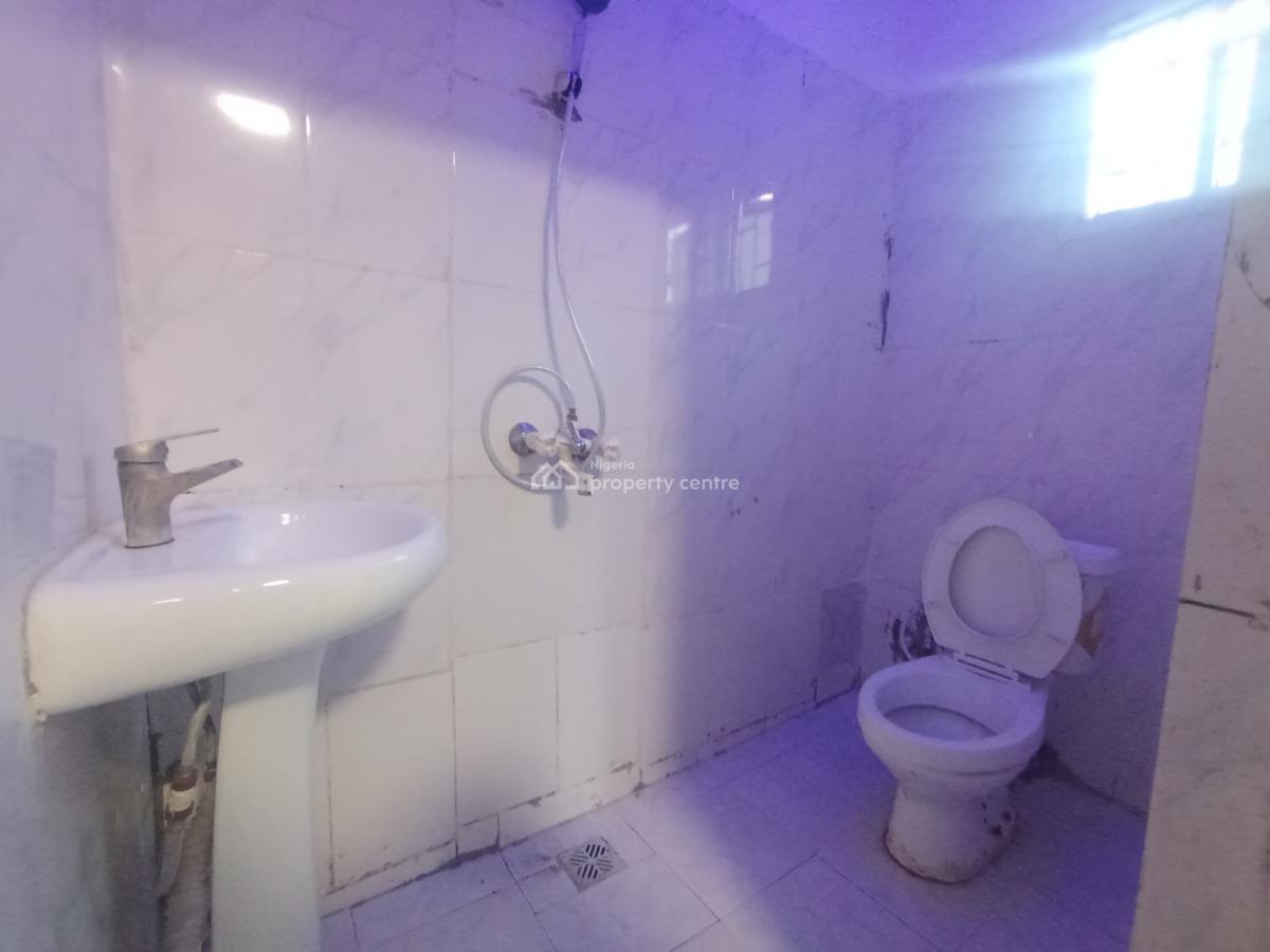 Vintage 2-bd Apartment, Comes with Air-conditioning., Meadow View Estate Ogombo, Ajah, Lagos, Flat / Apartment for Rent