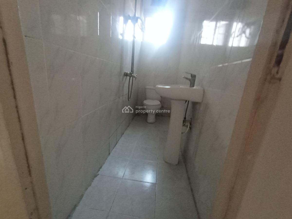 Vintage 2-bd Apartment, Comes with Air-conditioning., Meadow View Estate Ogombo, Ajah, Lagos, Flat / Apartment for Rent