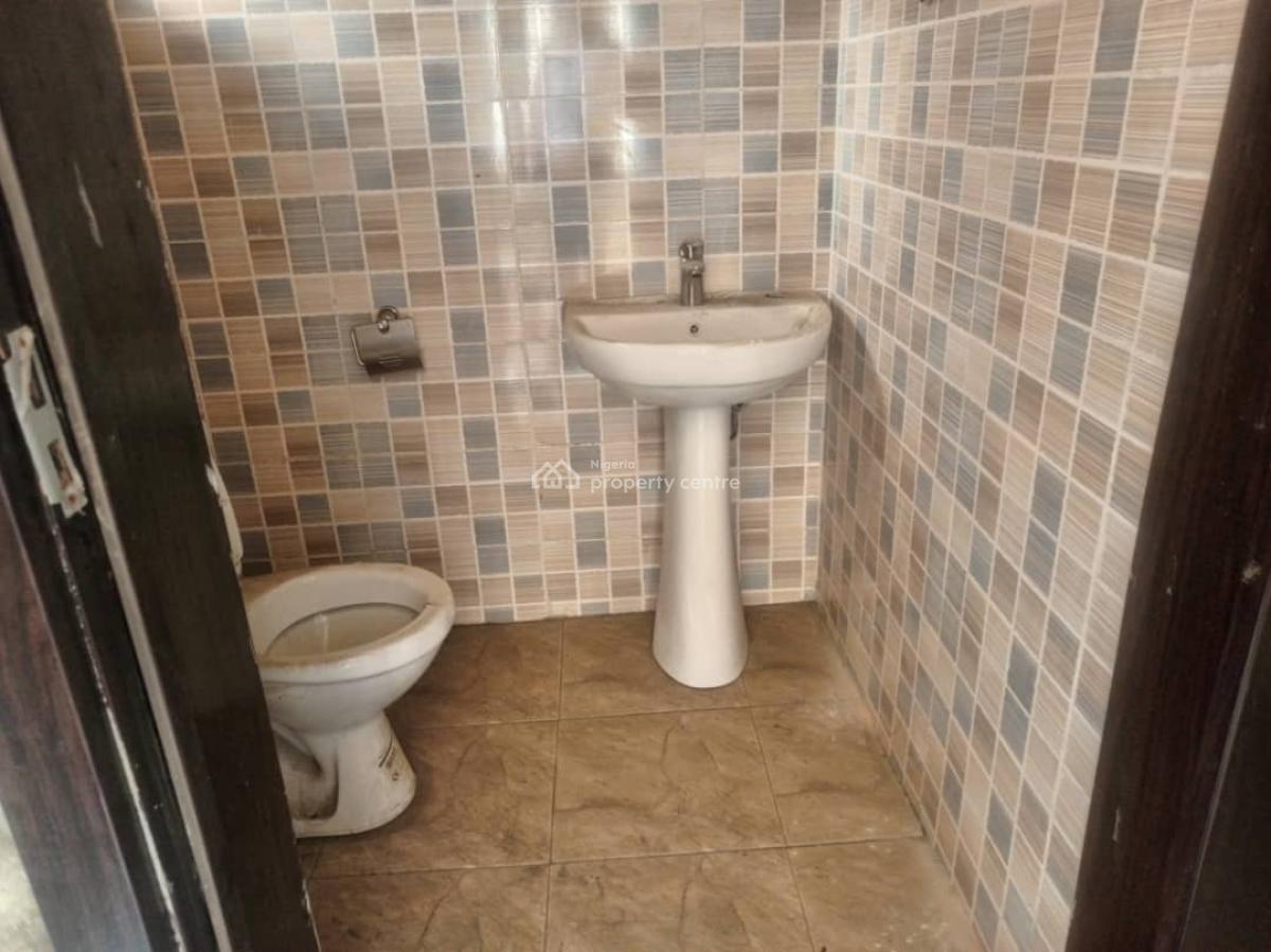 Spacious and Well Maintained 3 Bedroom Flat with Bq, Off Admiralty Way, Lekki Phase 1, Lekki, Lagos, Flat / Apartment for Rent