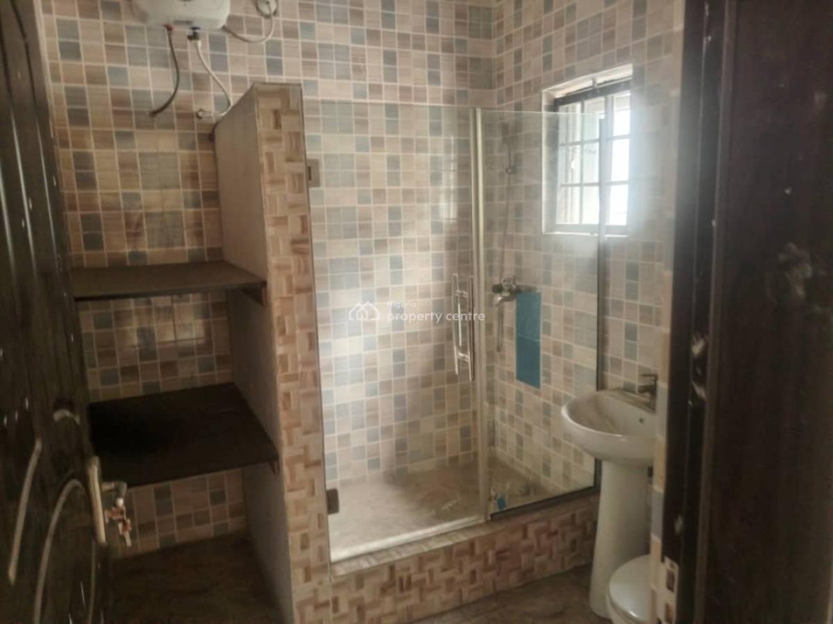 Spacious and Well Maintained 3 Bedroom Flat with Bq, Off Admiralty Way, Lekki Phase 1, Lekki, Lagos, Flat / Apartment for Rent