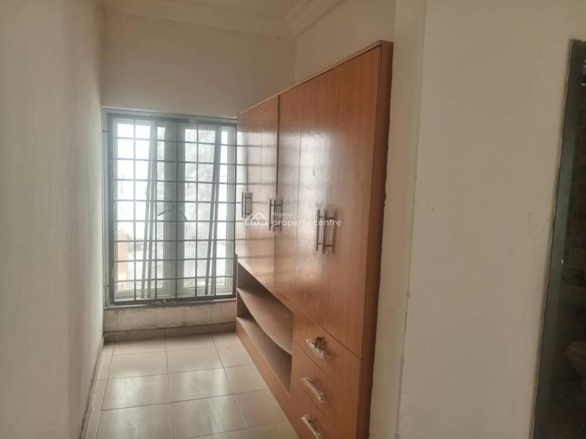 Spacious and Well Maintained 3 Bedroom Flat with Bq, Off Admiralty Way, Lekki Phase 1, Lekki, Lagos, Flat / Apartment for Rent