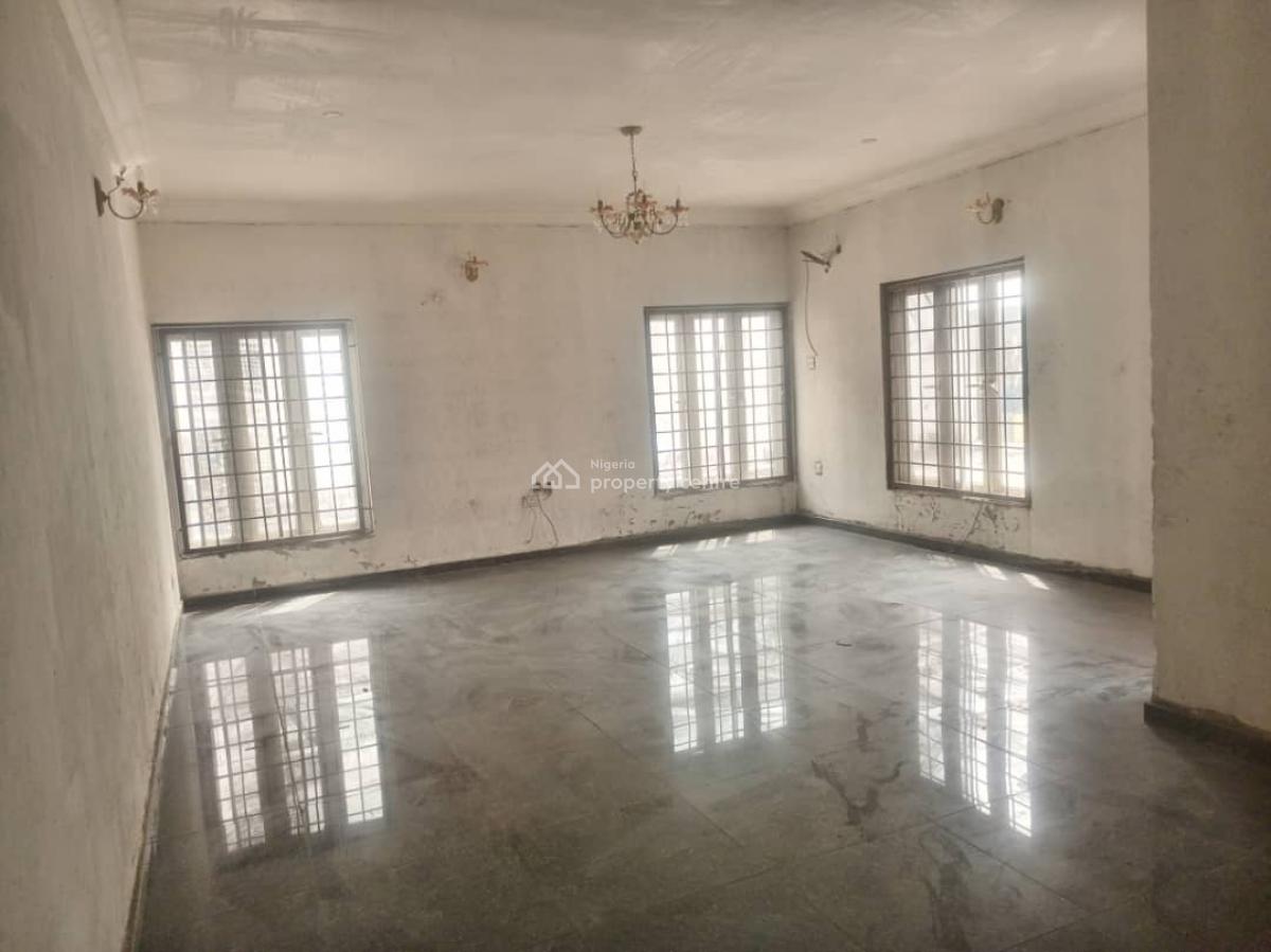 Spacious and Well Maintained 3 Bedroom Flat with Bq, Off Admiralty Way, Lekki Phase 1, Lekki, Lagos, Flat / Apartment for Rent