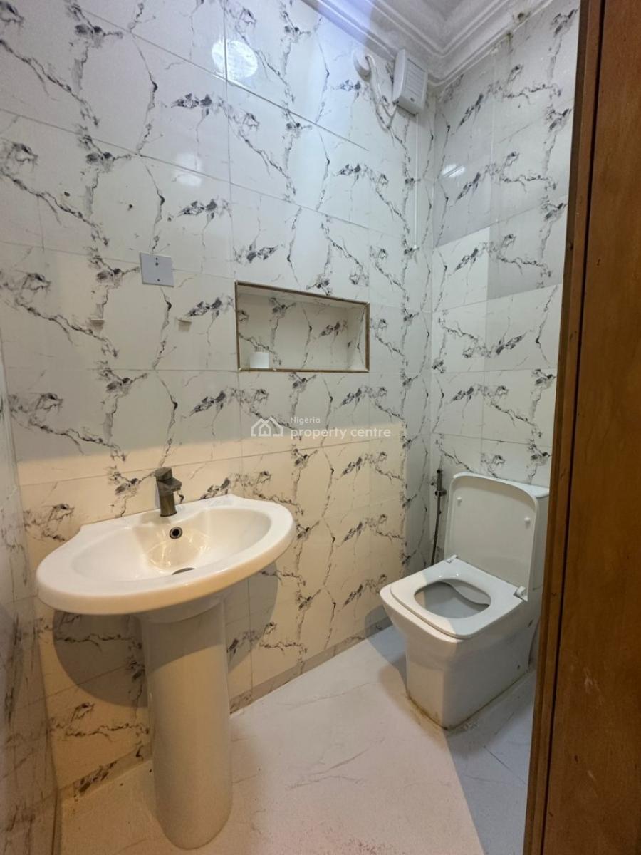 Spacious & Well-maintained 3-bedroom Apartment with Bq, Banana Island, Ikoyi, Lagos, Flat / Apartment for Rent