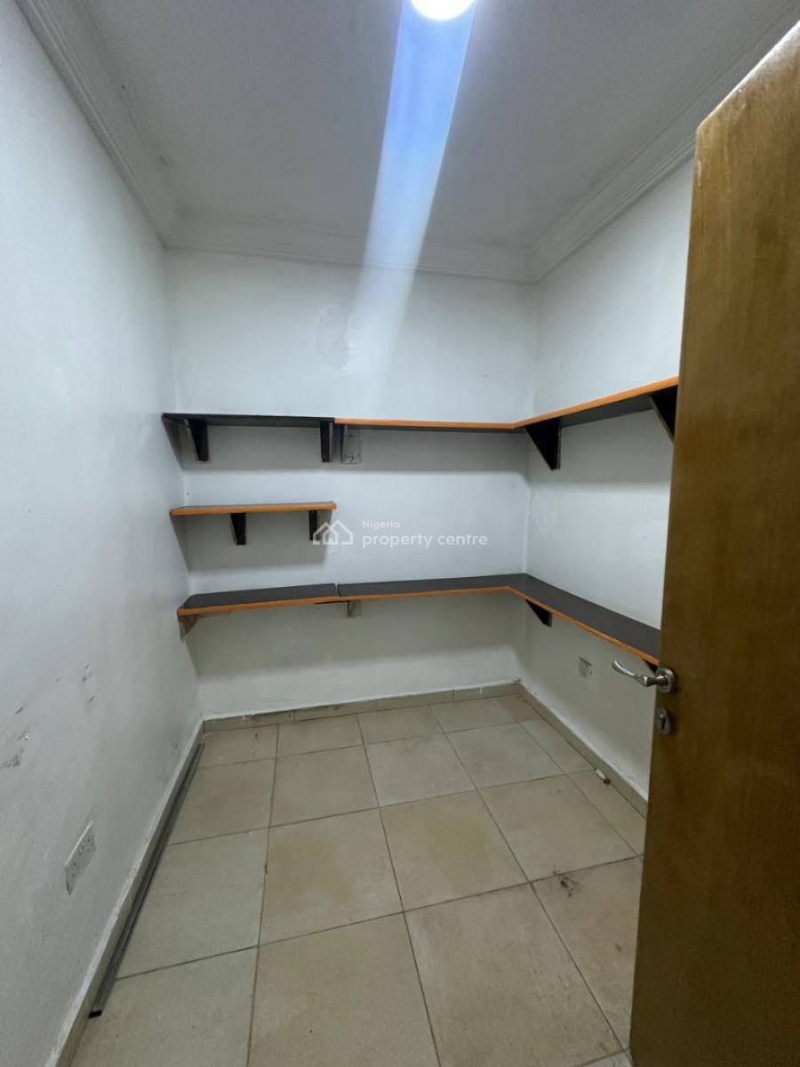 Spacious & Well-maintained 3-bedroom Apartment with Bq, Banana Island, Ikoyi, Lagos, Flat / Apartment for Rent