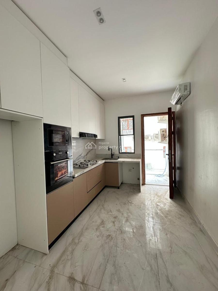 Outstanding 2 Bedrooms with Pool & Gym, Off Admiralty Way, Lekki Phase 1, Lekki, Lagos, Flat / Apartment for Sale