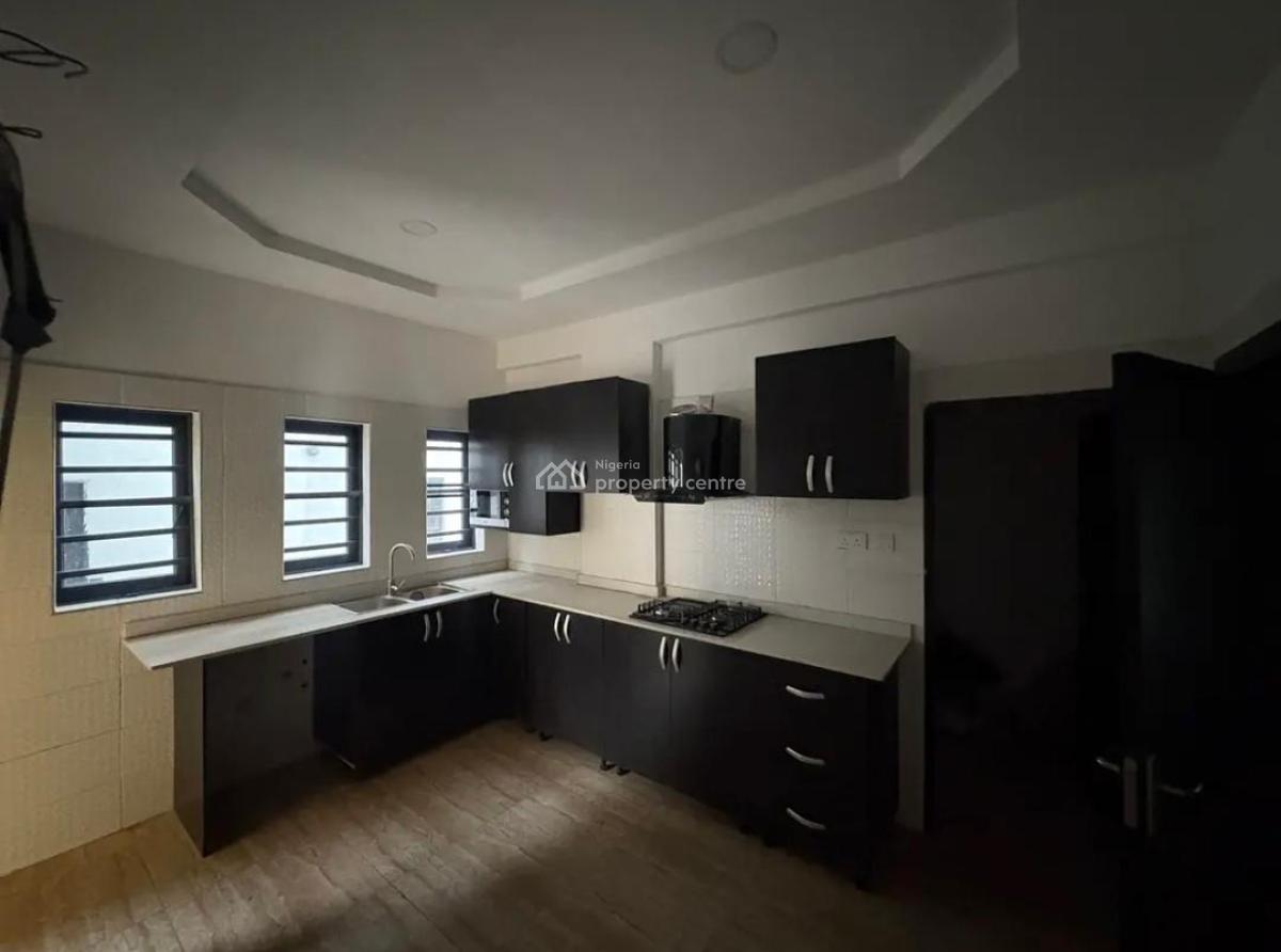 Well Built 3 Bedroom Apartment, Lekki Phase 1, Lekki, Lagos, Flat / Apartment for Sale