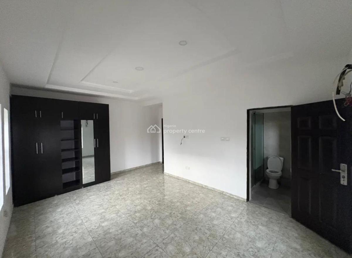 Well Built 3 Bedroom Apartment, Lekki Phase 1, Lekki, Lagos, Flat / Apartment for Sale