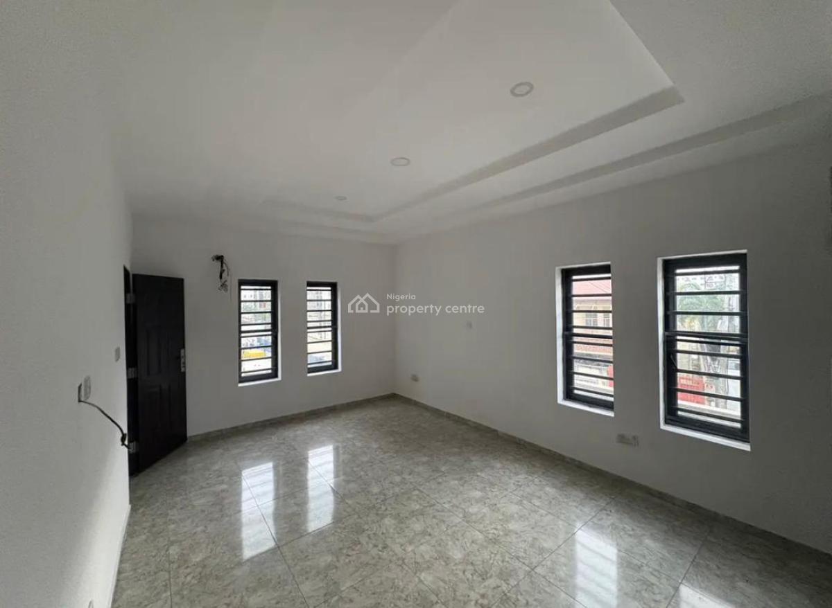 Well Built 3 Bedroom Apartment, Lekki Phase 1, Lekki, Lagos, Flat / Apartment for Sale
