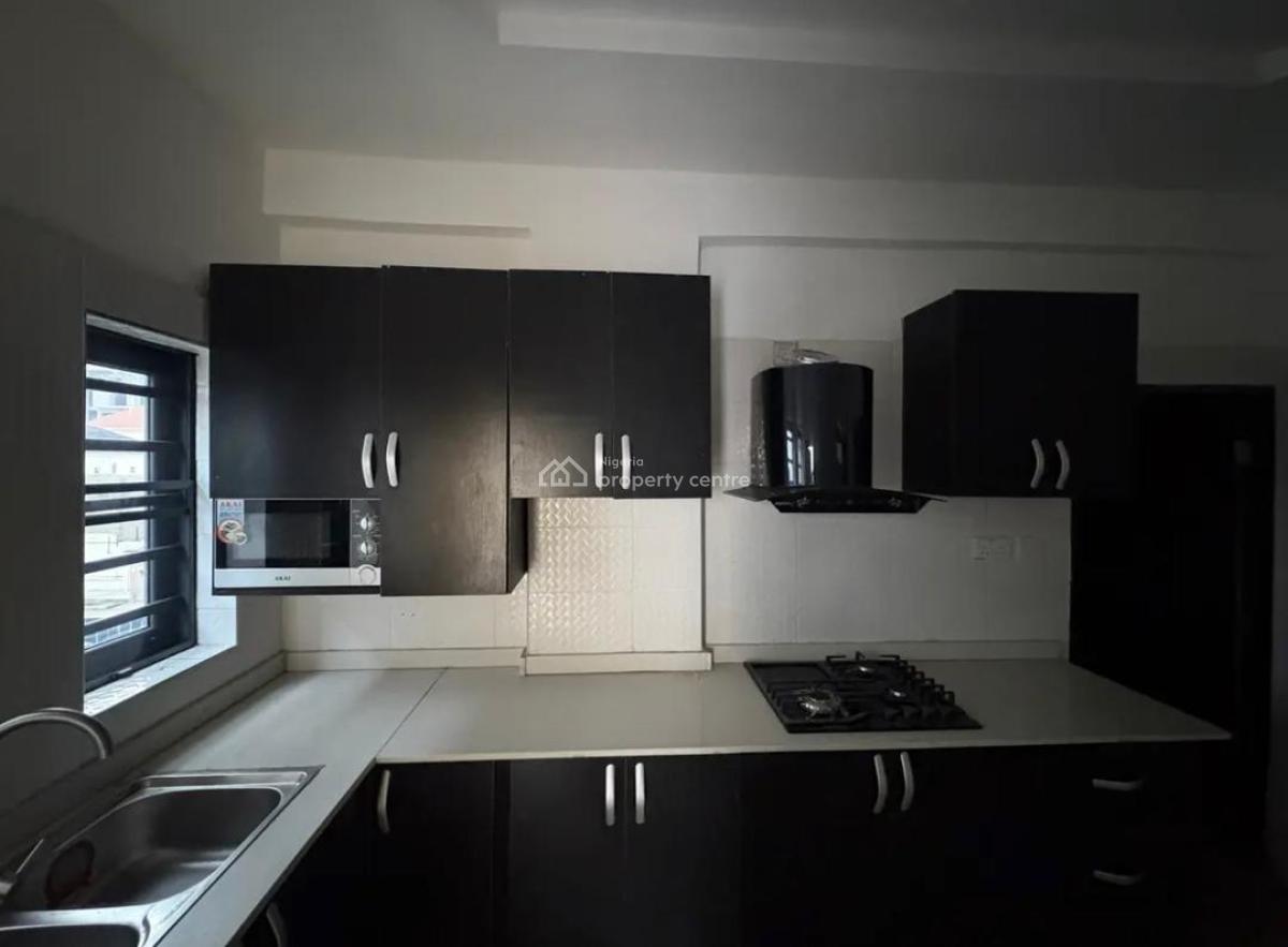 Well Built 3 Bedroom Apartment, Lekki Phase 1, Lekki, Lagos, Flat / Apartment for Sale