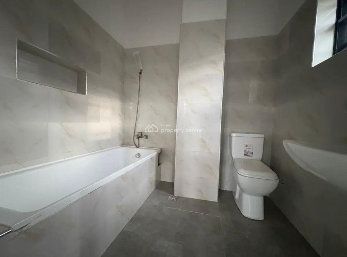 Well Built 3 Bedroom Apartment, Lekki Phase 1, Lekki, Lagos, Flat / Apartment for Sale