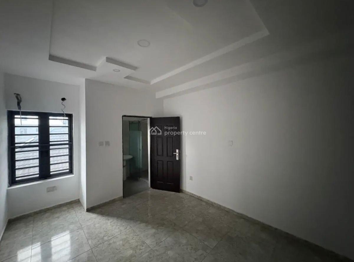Well Built 3 Bedroom Apartment, Lekki Phase 1, Lekki, Lagos, Flat / Apartment for Sale