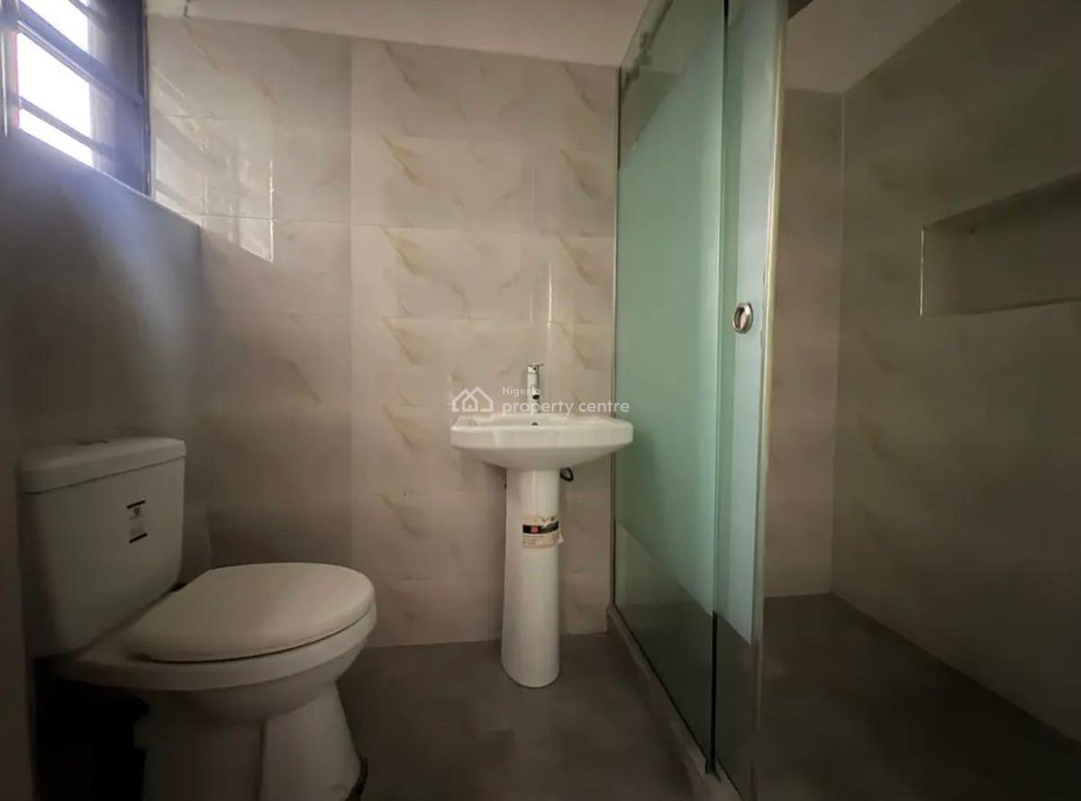 Well Built 3 Bedroom Apartment, Lekki Phase 1, Lekki, Lagos, Flat / Apartment for Sale