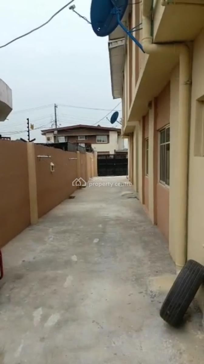 3 Bedroom Flat All Room E Suite, Pay and Park in, Shasha Moshalashi, Shasha, Alimosho, Lagos, Flat / Apartment for Rent