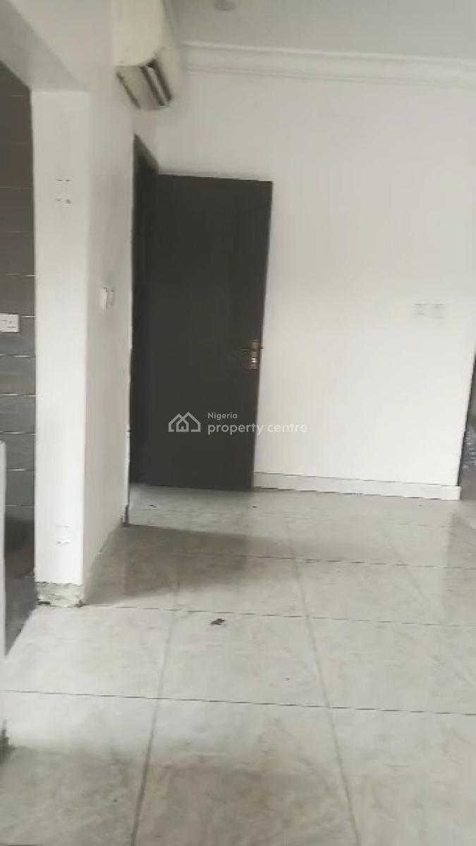Spacious and Classy and Well Maintained 2bedroom Apartment.with Acs., Off Admiralty Way, Lekki Phase 1, Lekki, Lagos, Flat / Apartment for Rent