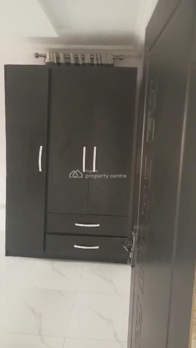 Spacious and Classy and Well Maintained 2bedroom Apartment.with Acs., Off Admiralty Way, Lekki Phase 1, Lekki, Lagos, Flat / Apartment for Rent