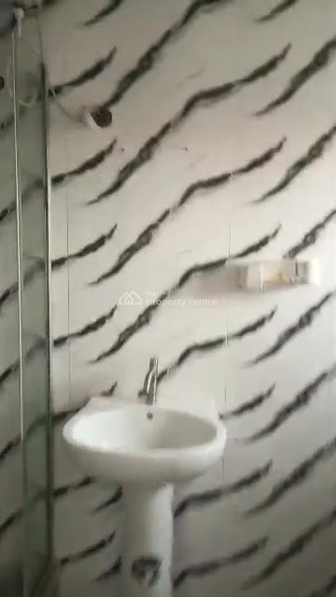 Spacious and Classy and Well Maintained 2bedroom Apartment.with Acs., Off Admiralty Way, Lekki Phase 1, Lekki, Lagos, Flat / Apartment for Rent