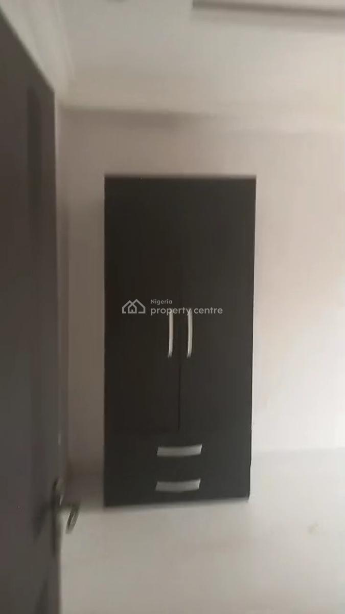 Spacious and Classy and Well Maintained 2bedroom Apartment.with Acs., Off Admiralty Way, Lekki Phase 1, Lekki, Lagos, Flat / Apartment for Rent