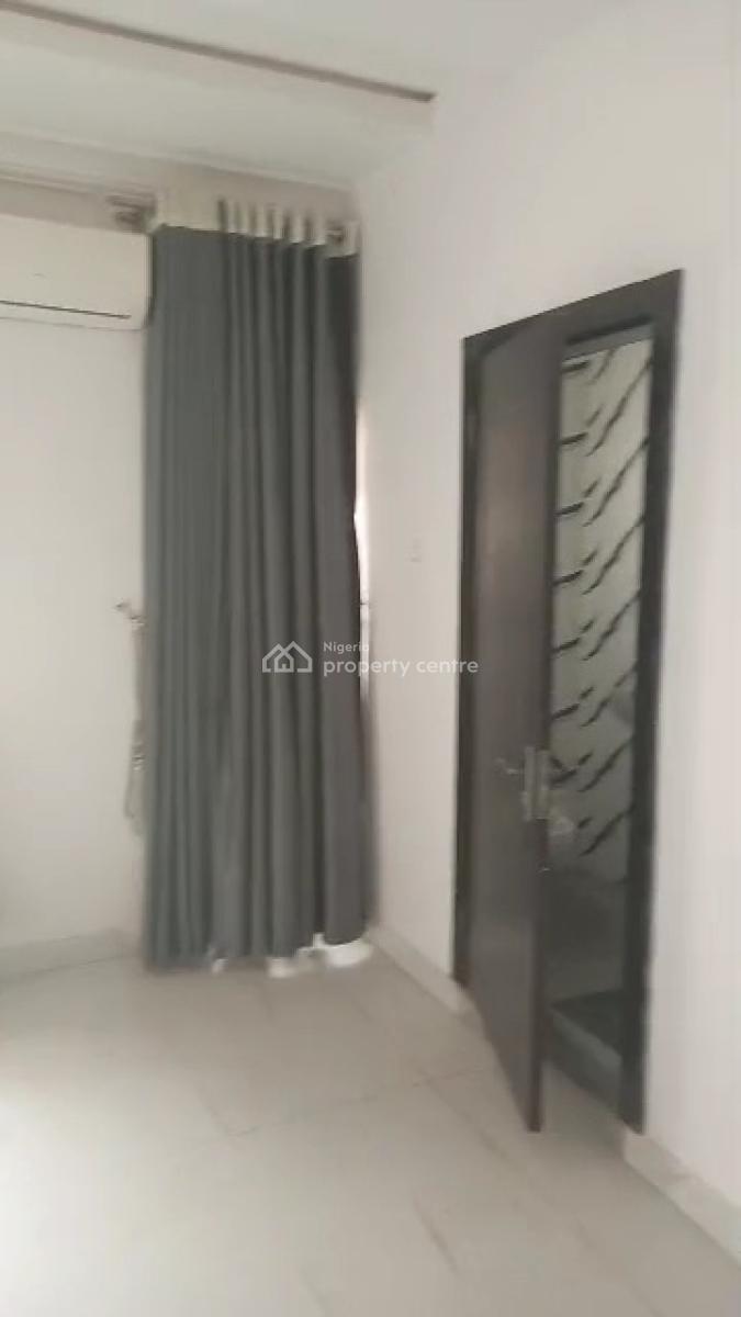 Spacious and Classy and Well Maintained 2bedroom Apartment.with Acs., Off Admiralty Way, Lekki Phase 1, Lekki, Lagos, Flat / Apartment for Rent