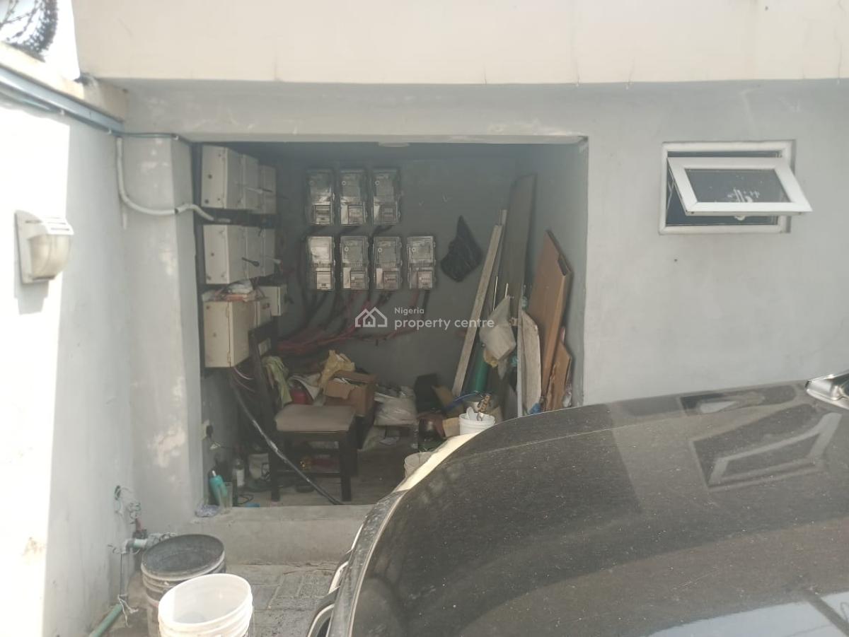 Spacious and Classy and Well Maintained 2bedroom Apartment.with Acs., Off Admiralty Way, Lekki Phase 1, Lekki, Lagos, Flat / Apartment for Rent