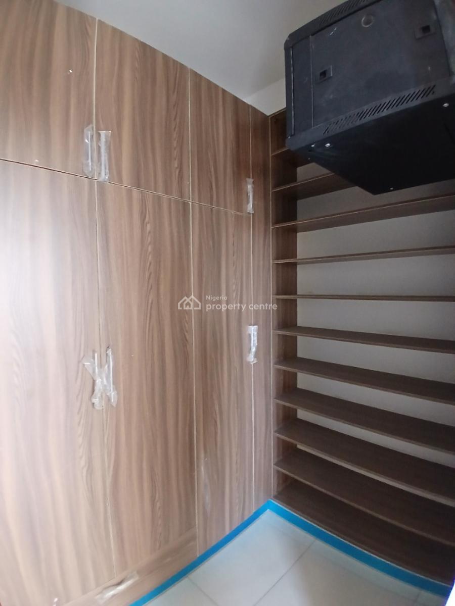 Serviced with 24 Hours Power Supply, 2 Bedrooms Ensuite Penthouse Apartment, Lekki Phase 1, Lekki, Lagos, Flat / Apartment for Rent