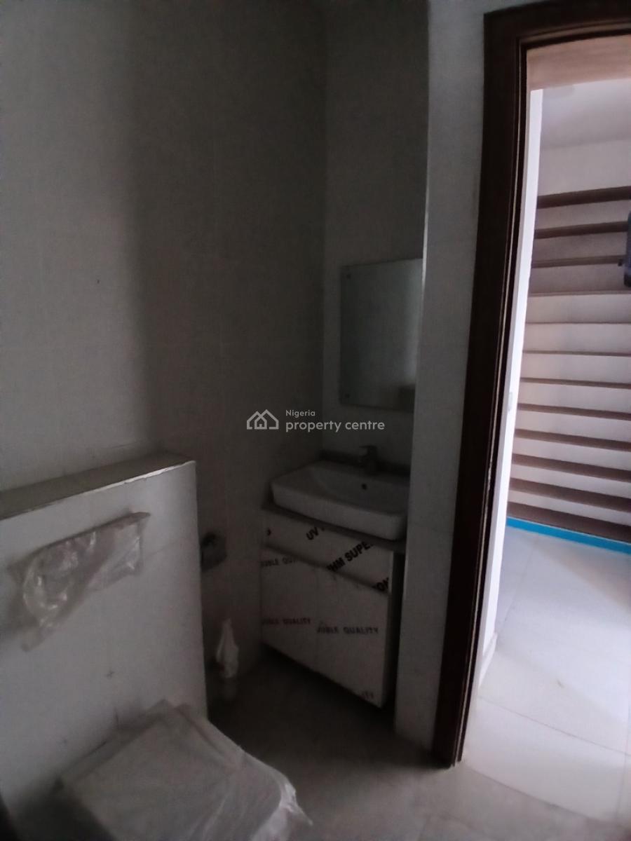 Serviced with 24 Hours Power Supply, 2 Bedrooms Ensuite Penthouse Apartment, Lekki Phase 1, Lekki, Lagos, Flat / Apartment for Rent