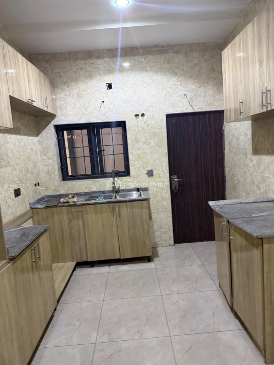 Standard 4 Bedrooms Terraced Duplex with Bq, Guzape District, Abuja, Terraced Duplex for Rent