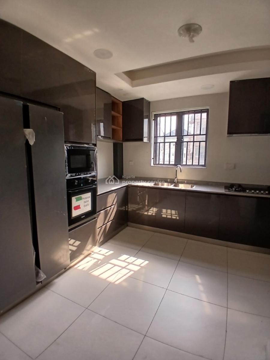 Serviced with 24/7 Power Supply 3 Bedroom En-suite Apartment with an O, Lekki Phase 1, Lekki, Lagos, Flat / Apartment for Rent