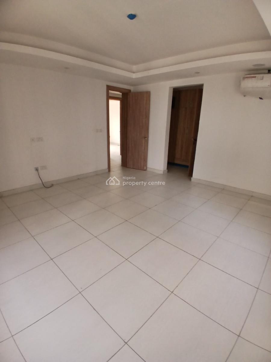 Serviced with 24/7 Power Supply 3 Bedroom En-suite Apartment with an O, Lekki Phase 1, Lekki, Lagos, Flat / Apartment for Rent