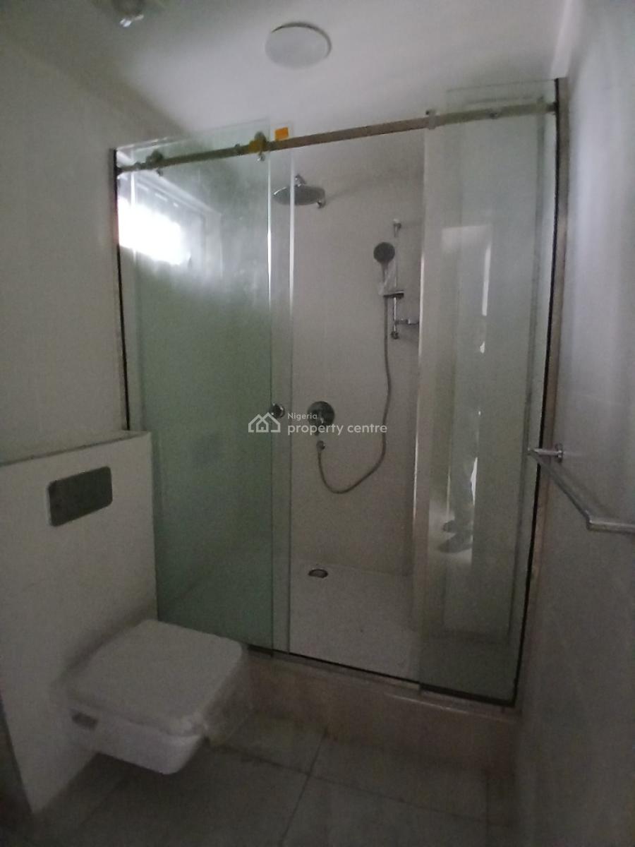 Serviced with 24/7 Power Supply 3 Bedroom En-suite Apartment with an O, Lekki Phase 1, Lekki, Lagos, Flat / Apartment for Rent