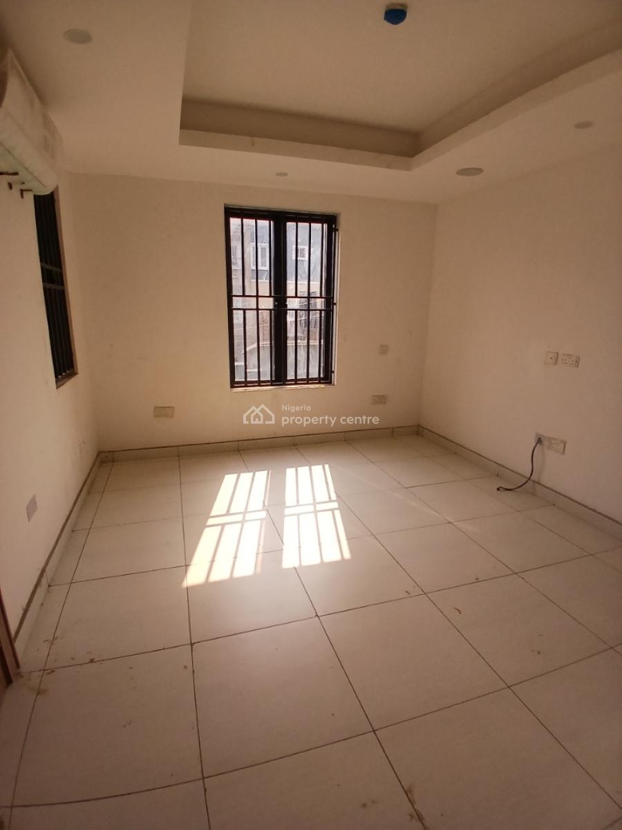 Serviced with 24/7 Power Supply 3 Bedroom En-suite Apartment with an O, Lekki Phase 1, Lekki, Lagos, Flat / Apartment for Rent