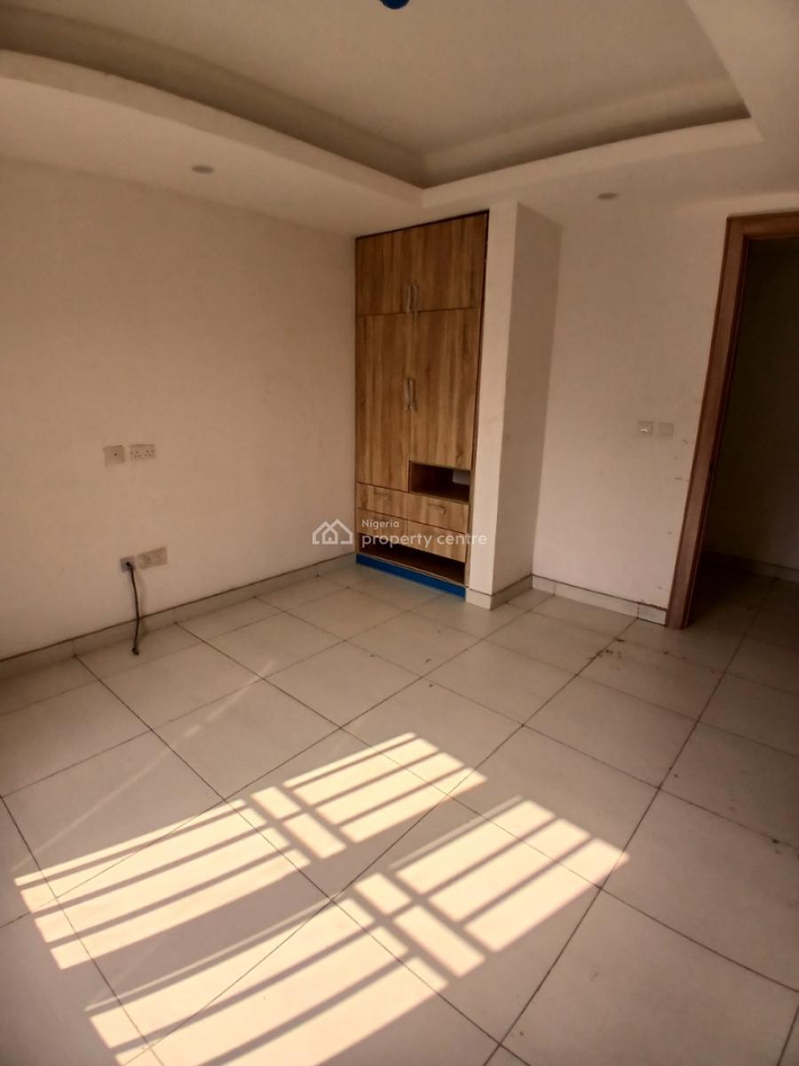 Serviced with 24/7 Power Supply 3 Bedroom En-suite Apartment with an O, Lekki Phase 1, Lekki, Lagos, Flat / Apartment for Rent