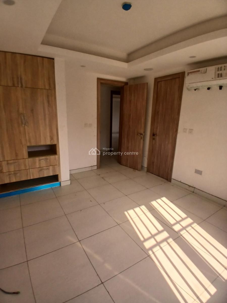 Serviced with 24/7 Power Supply 3 Bedroom En-suite Apartment with an O, Lekki Phase 1, Lekki, Lagos, Flat / Apartment for Rent