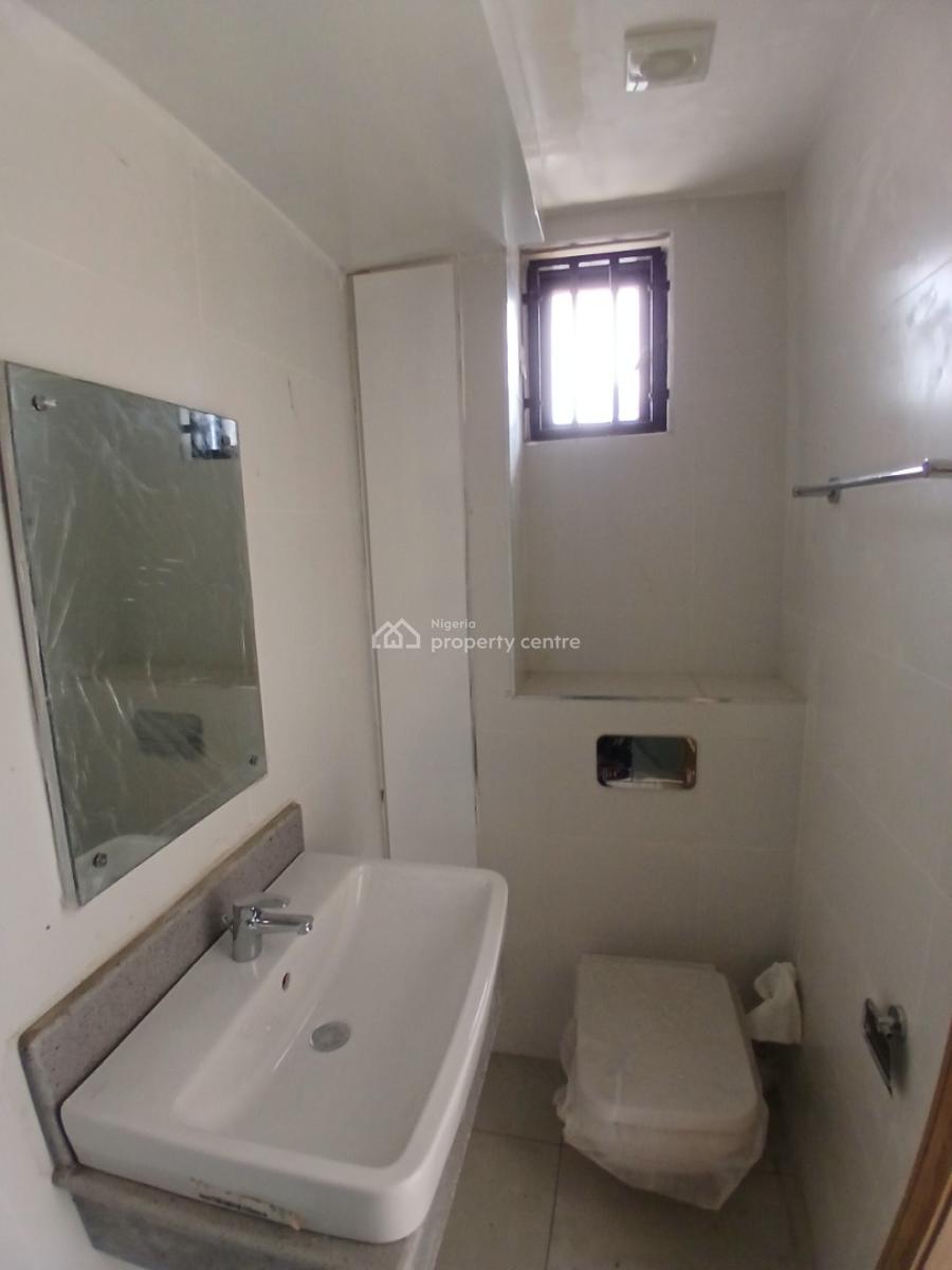 Serviced with 24/7 Power Supply 3 Bedroom En-suite Apartment with an O, Lekki Phase 1, Lekki, Lagos, Flat / Apartment for Rent