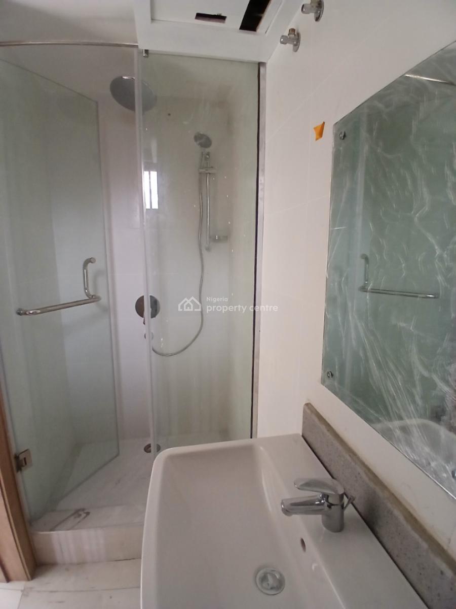 Serviced with 24/7 Power Supply 3 Bedroom En-suite Apartment with an O, Lekki Phase 1, Lekki, Lagos, Flat / Apartment for Rent