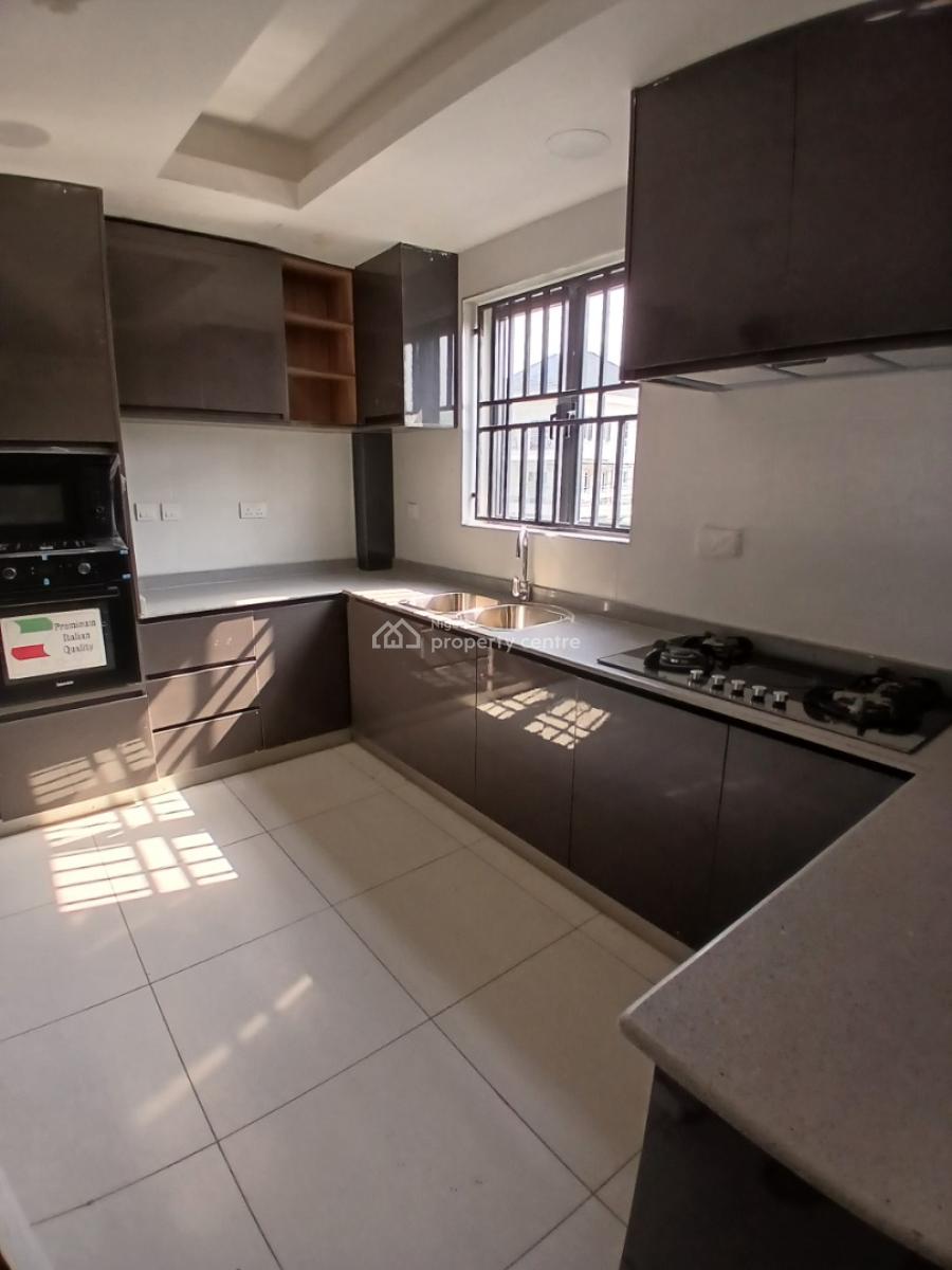 Serviced with 24/7 Power Supply 3 Bedroom En-suite Apartment with an O, Lekki Phase 1, Lekki, Lagos, Flat / Apartment for Rent