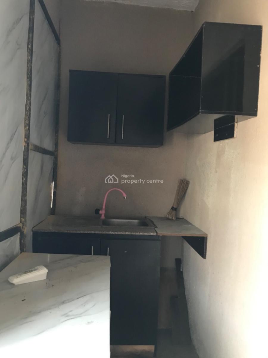 Very Standard  Massive Clean Room Self Contained Upstairs Lekki Phase1, Lekki Phase 1, Lekki, Lagos, Self Contain (single Rooms) for Rent