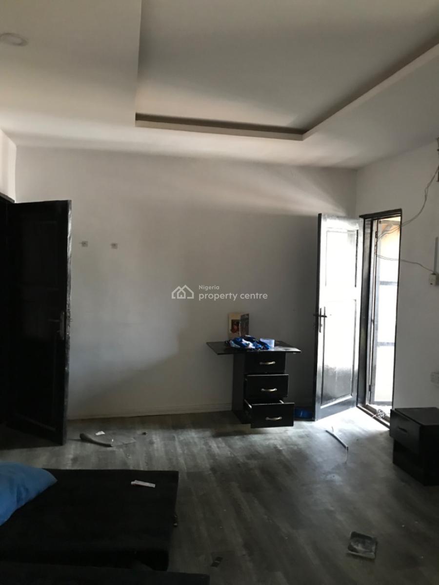Very Standard  Massive Clean Room Self Contained Upstairs Lekki Phase1, Lekki Phase 1, Lekki, Lagos, Self Contain (single Rooms) for Rent