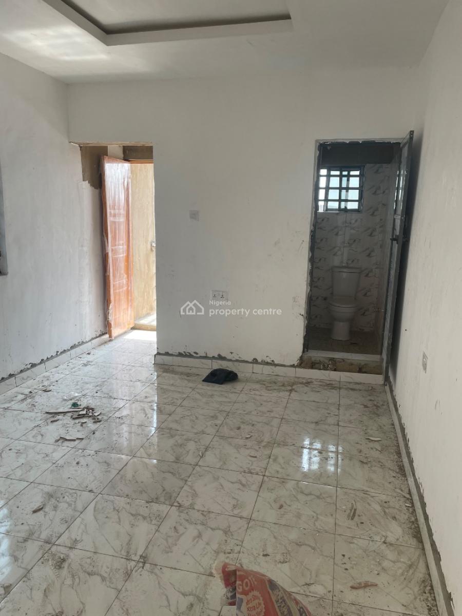 Room Self Contain, Off Pedro Road, Shomolu, Lagos, Self Contain (single Rooms) for Rent