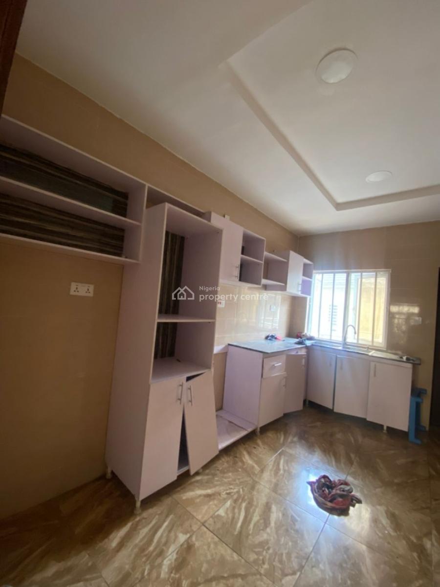 Sharp 3 Bedroom Apartment  Upstairs in Sangotedo Ajah., United Estate Sangotedo, Sangotedo, Ajah, Lagos, Flat / Apartment for Rent