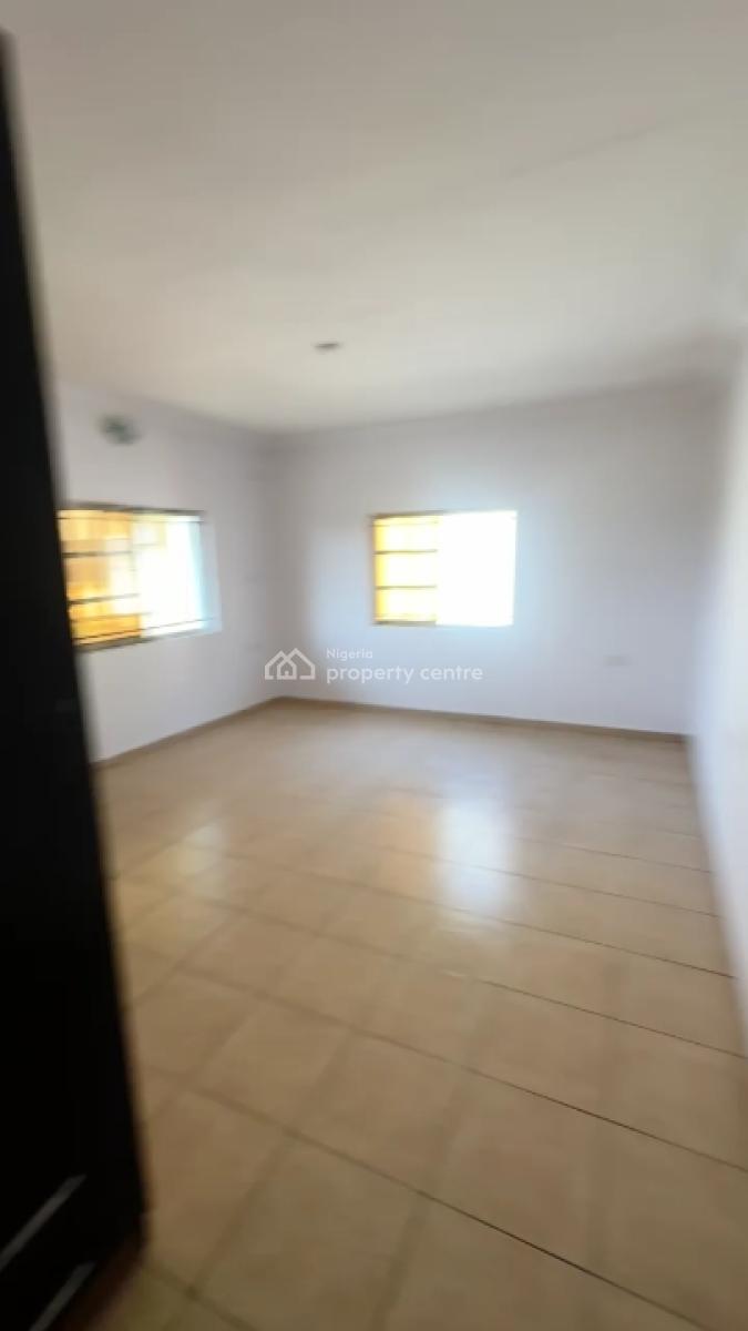 Massive 3 Bedrooms Flat Upstairs, Ocean Palm Estate, Sangotedo, Ajah, Lagos, Flat / Apartment for Rent