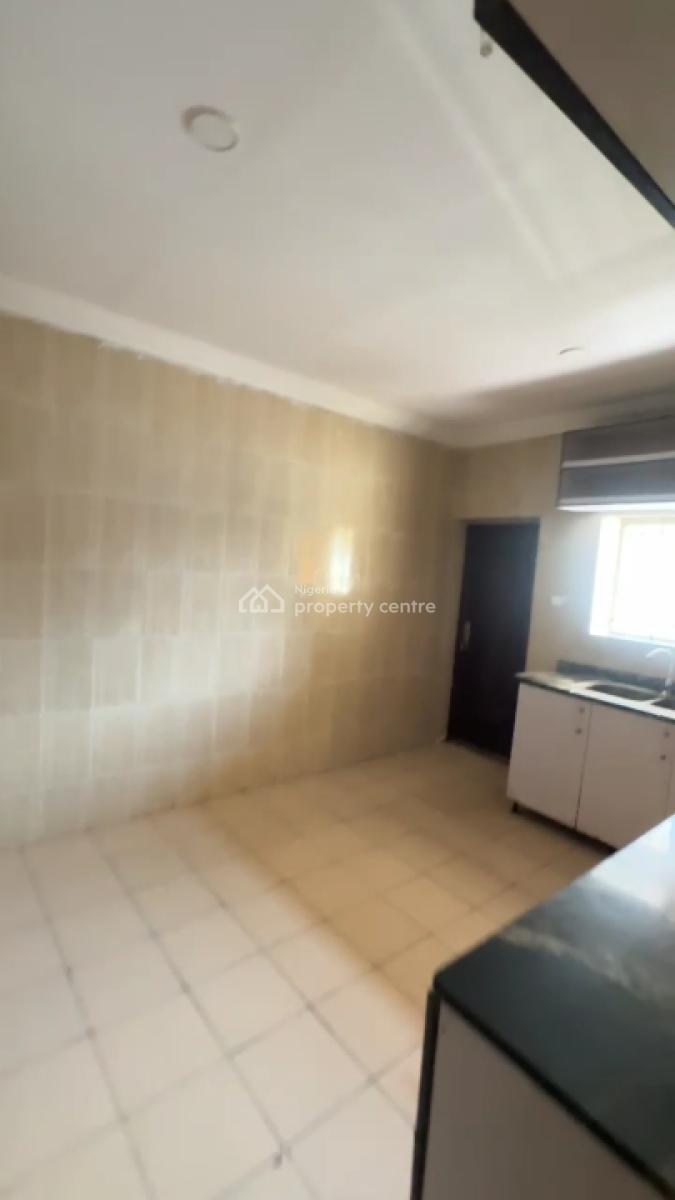 Massive 3 Bedrooms Flat Upstairs, Ocean Palm Estate, Sangotedo, Ajah, Lagos, Flat / Apartment for Rent