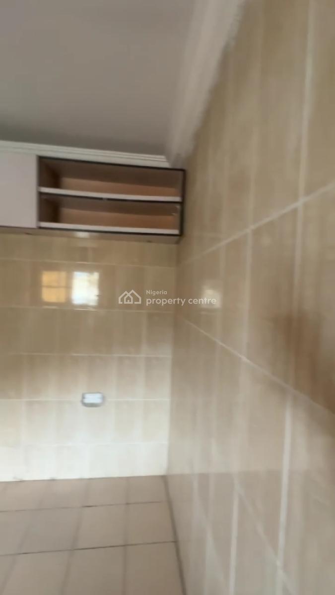 Massive 3 Bedrooms Flat Upstairs, Ocean Palm Estate, Sangotedo, Ajah, Lagos, Flat / Apartment for Rent