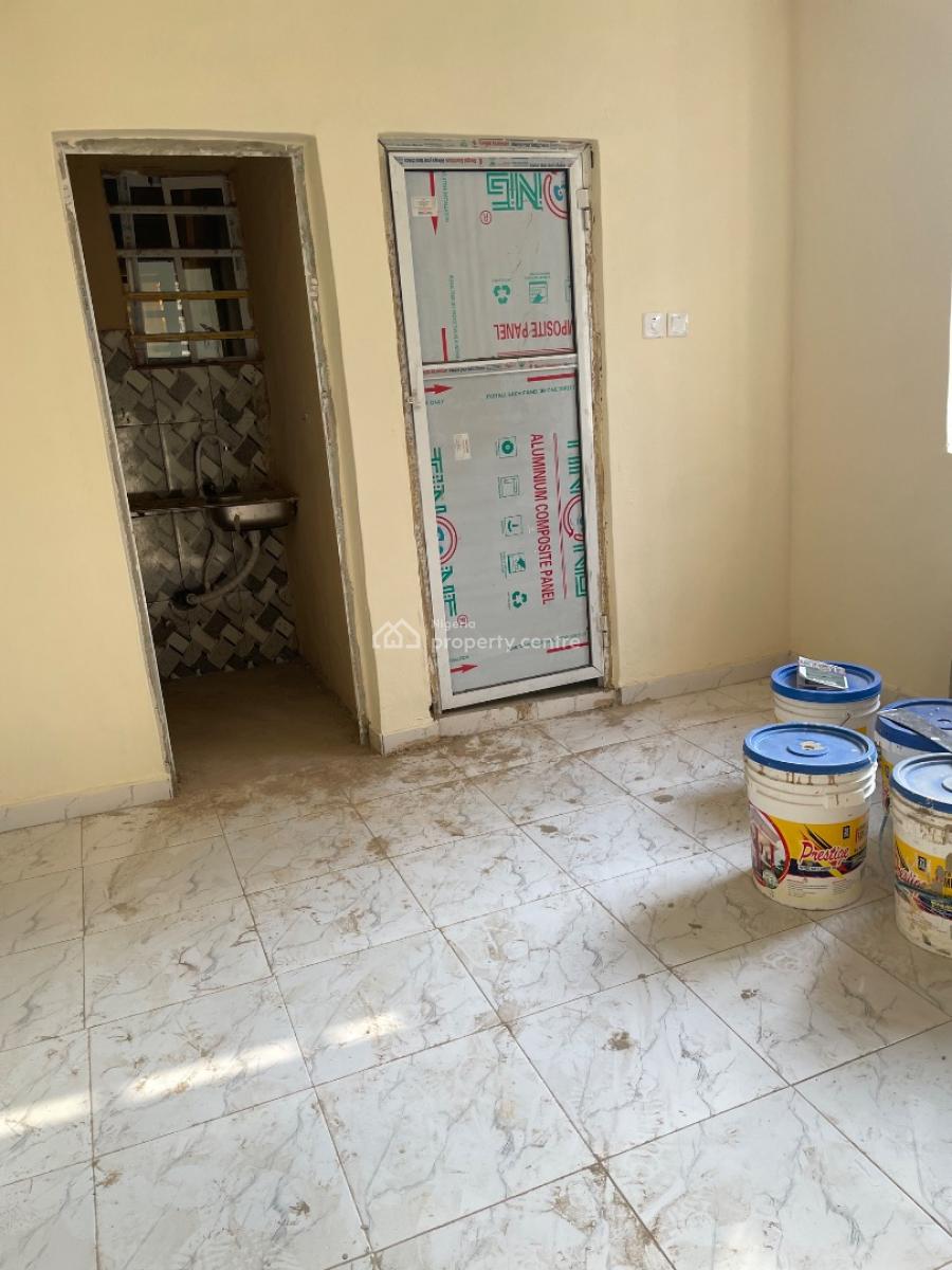 Roomself, Yabatech Back Gate, Yaba, Lagos, Self Contain (single Rooms) for Rent