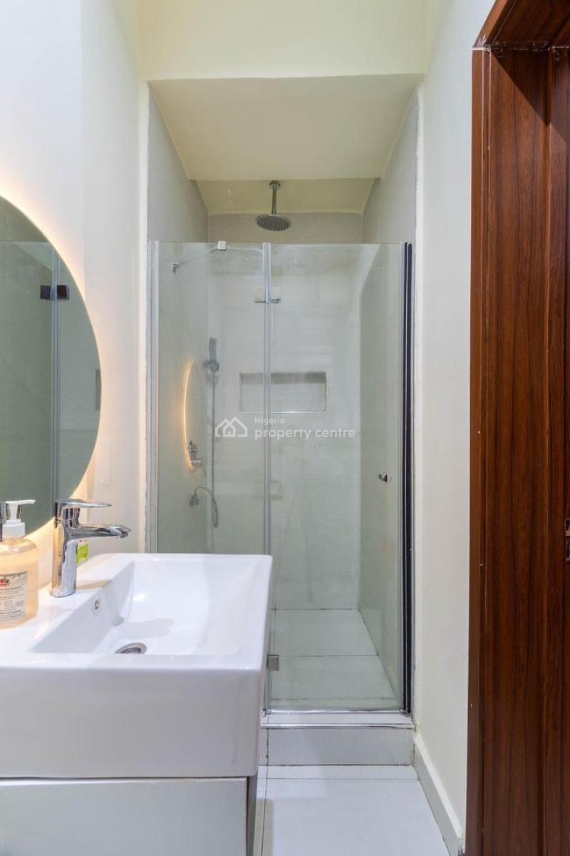 a Spacious Luxury 3 Bedroom with Ps5, Balcony, Snooker Board & Complim, Lekki Phase 1, Lekki, Lagos, Flat / Apartment Short Let