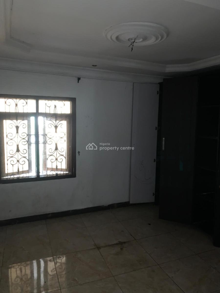 4 Bedroom Upstairs  Spacious  Private Staircase  All Rooms En Suite, Shangisha, Gra Phase 2, Magodo, Lagos, Flat / Apartment for Rent