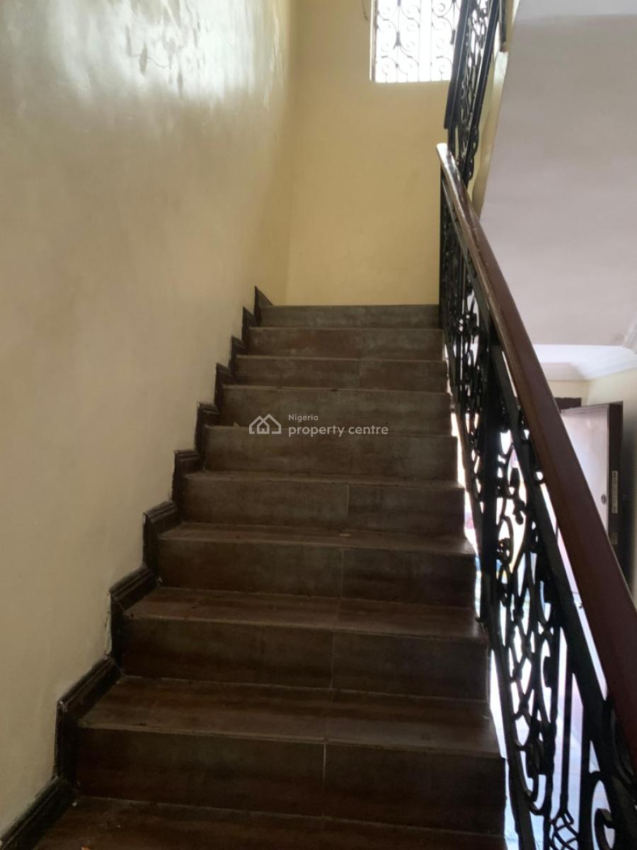 4 Bedroom Upstairs  Spacious  Private Staircase  All Rooms En Suite, Shangisha, Gra Phase 2, Magodo, Lagos, Flat / Apartment for Rent