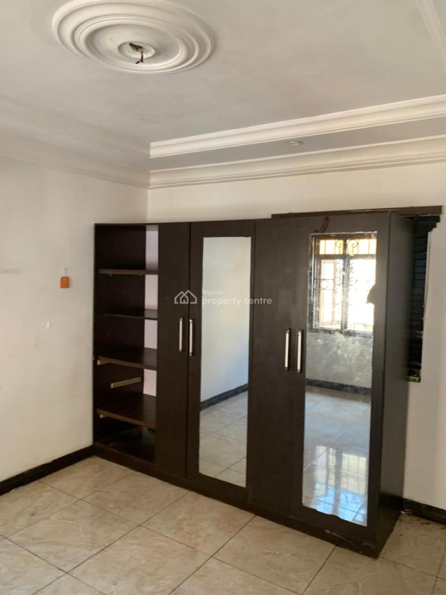 4 Bedroom Upstairs  Spacious  Private Staircase  All Rooms En Suite, Shangisha, Gra Phase 2, Magodo, Lagos, Flat / Apartment for Rent