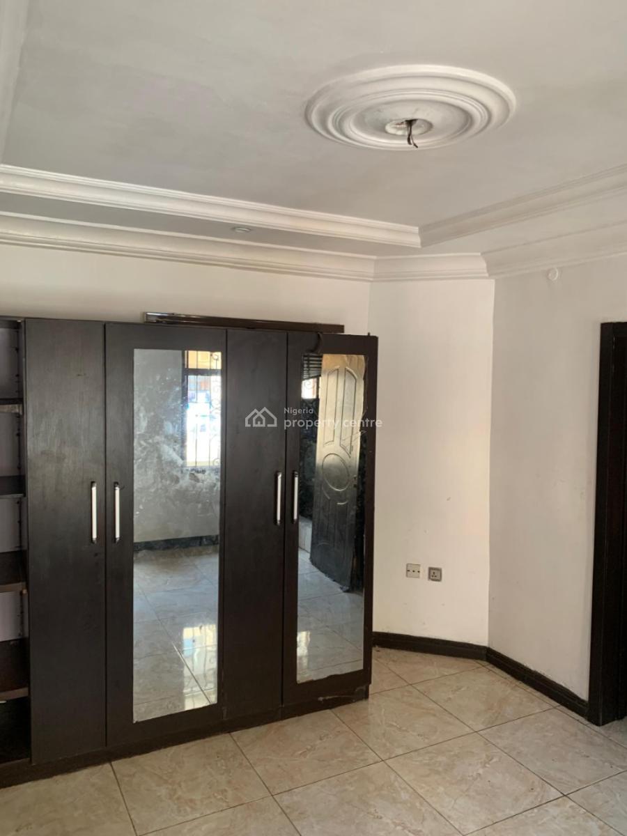 4 Bedroom Upstairs  Spacious  Private Staircase  All Rooms En Suite, Shangisha, Gra Phase 2, Magodo, Lagos, Flat / Apartment for Rent