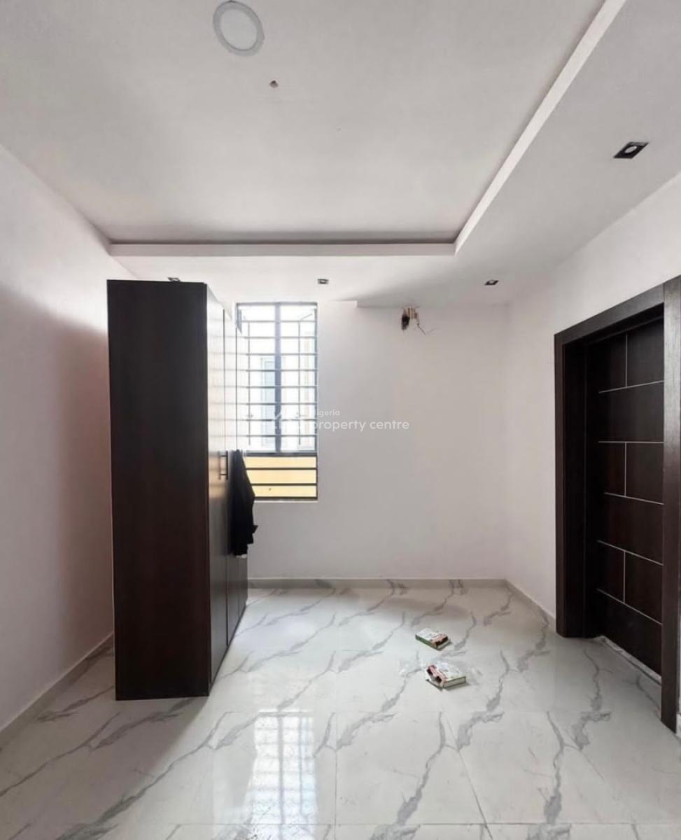Upscale 3-bedroom Apartments, Lekki Phase 1, Lekki, Lagos, Flat / Apartment for Rent