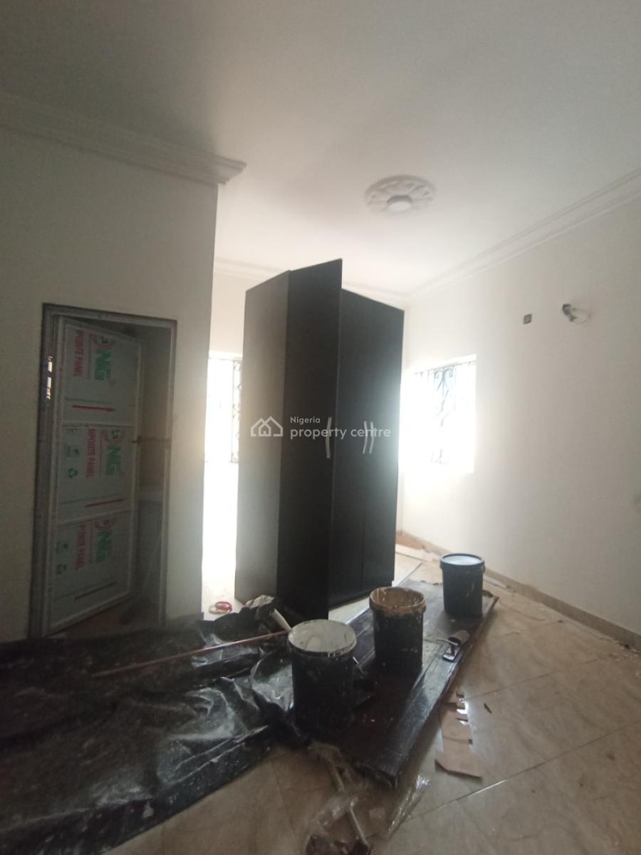 You Found a  Clean 2 Bedroom in a Cool Estate., Ogombo, Ajah, Lagos, Flat / Apartment for Rent